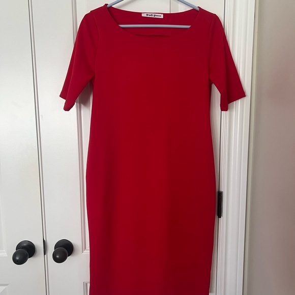 This dress is beautiful size small.  Red, it’s form fitting. - Picture 1 of 3